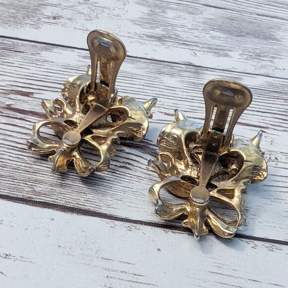 Vintage Clip On Earrings - Bells with Ribbon Christmas Large Earrings - Picture 5 of 7
